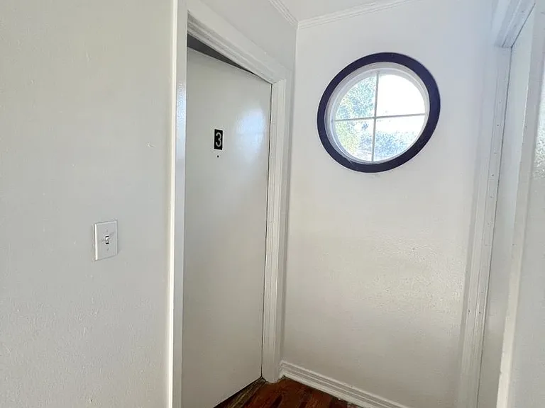 110 S Franklin Blvd — Photo 2