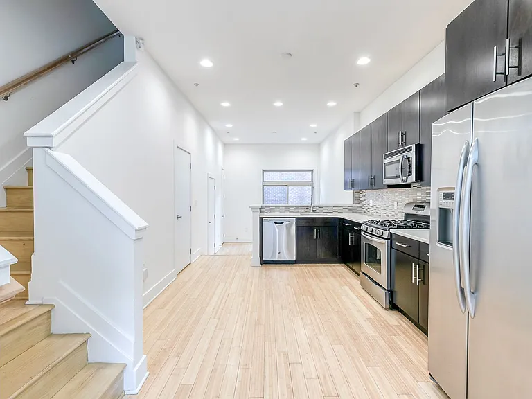 919 N 5th St #13 — Photo 1