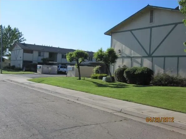 1545 Escalon Ave, Clovis, CA 93611