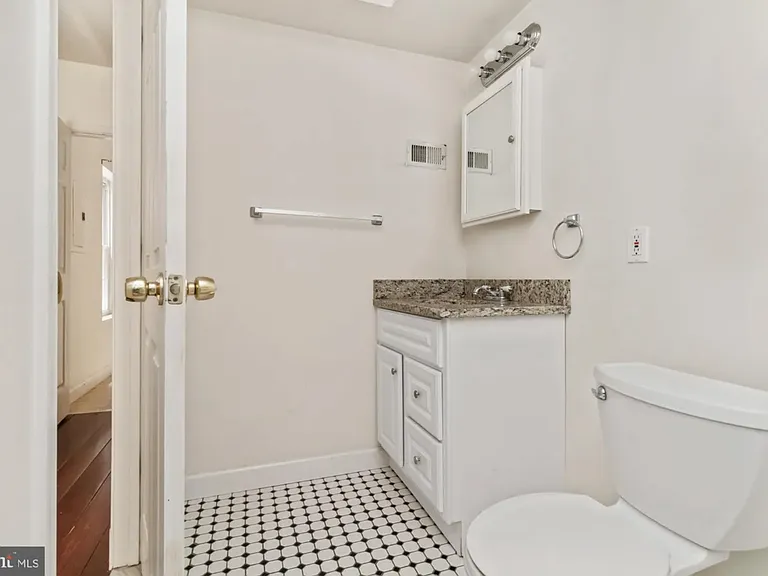 1122 William St — Photo 15