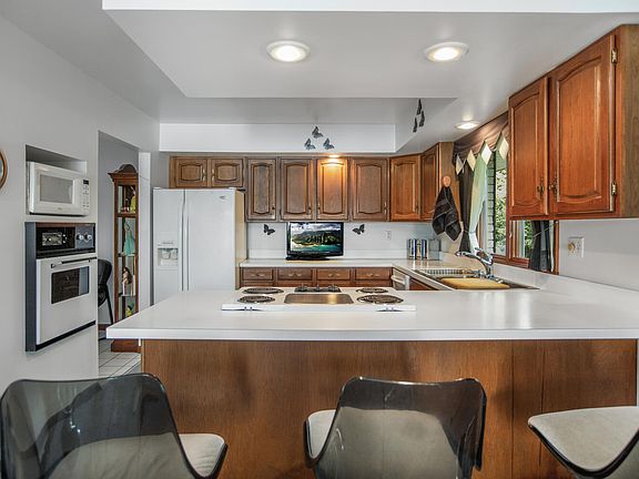 4th image of 70117 Hilltop Dr