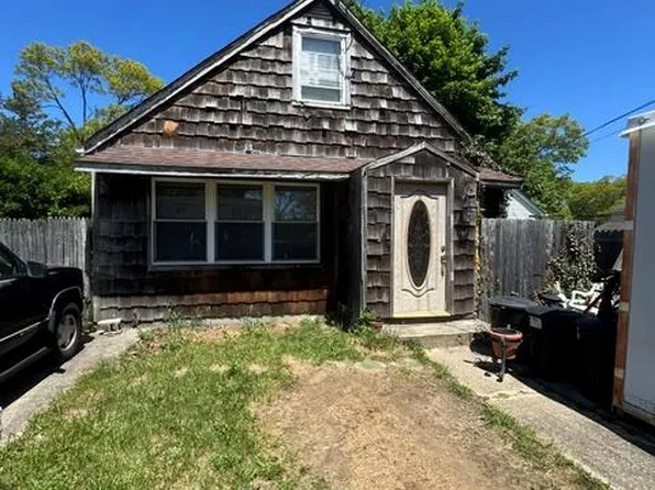 31 3rd Street, Ronkonkoma, NY 11779