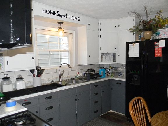 3rd image of 108 W Lowell Ave
