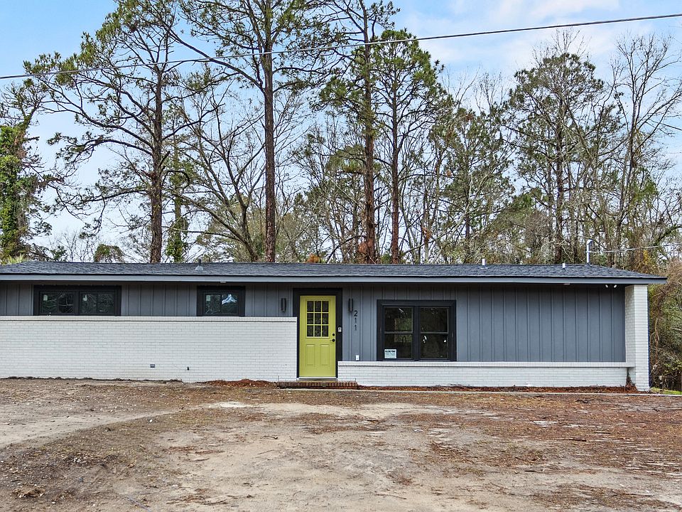 1st image of 211 Circle Dr