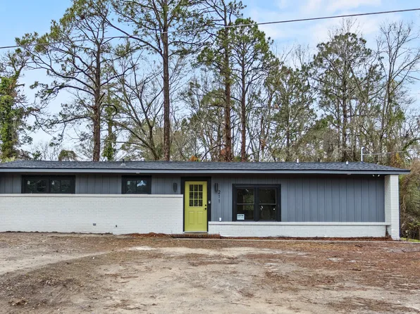 211 Circle Dr, Statesboro, GA 30461