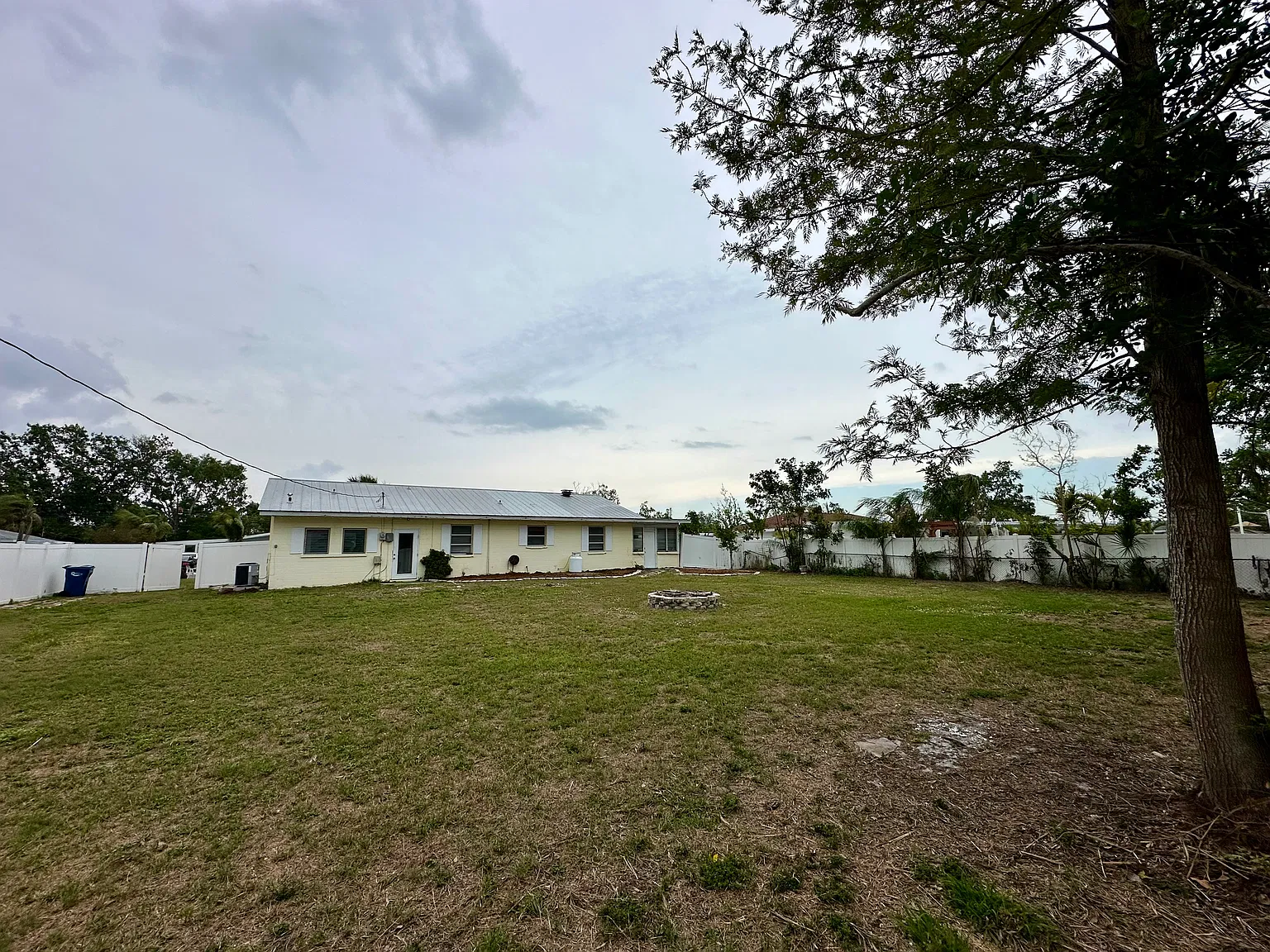 3 bed, 1232 sqft, $2,390 — Photo 2