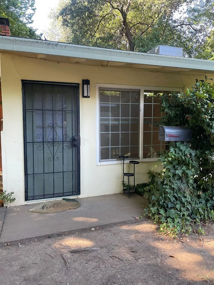Cute Kutras Tract Home - Close to Aqua Golf — Photo 2