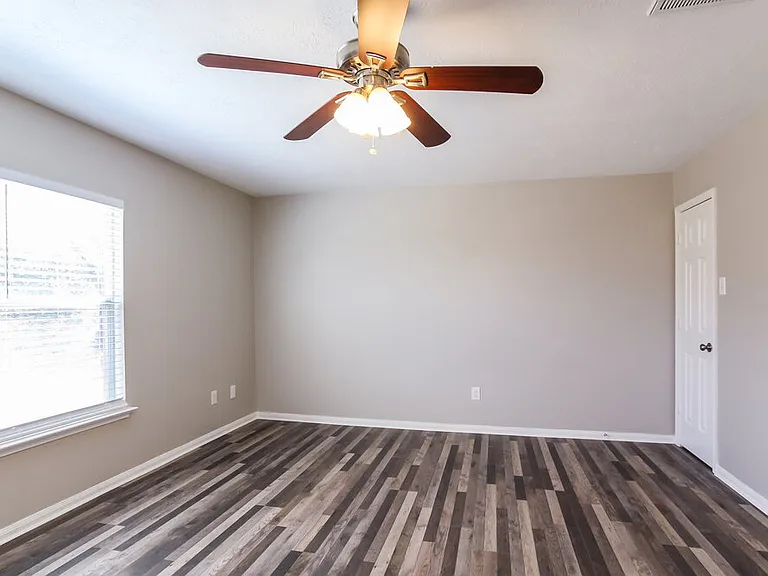 16315 Rockcreek Ln — Photo 9