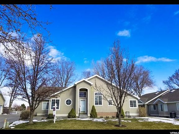 2nd image of 390 E Marina Cir