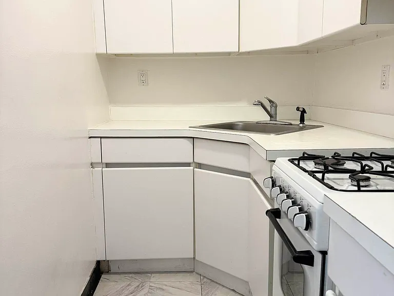 235 E 83rd St #6C — Photo 2