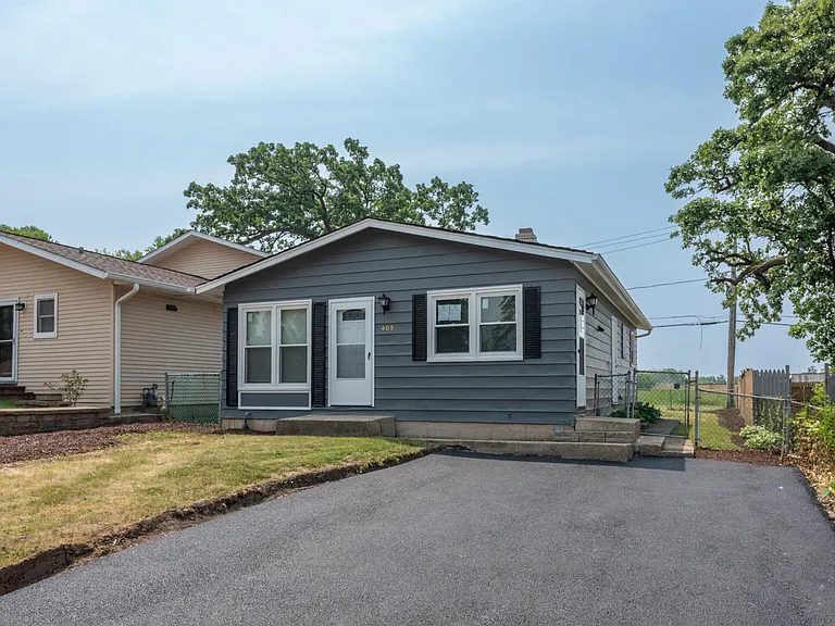 405 Woodland Dr — Photo 2