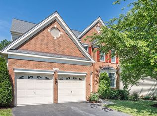 25945 Donovan Dr, Chantilly, VA 20152