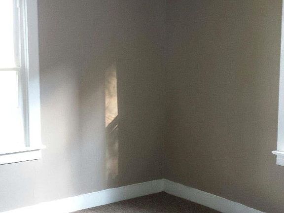 5th image of 118 Red River St