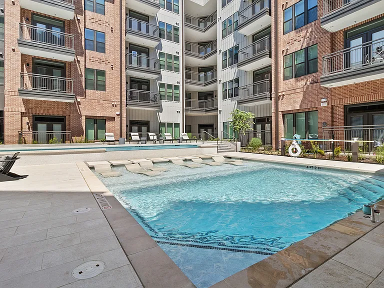Eastpoint Apartments — Photo 25