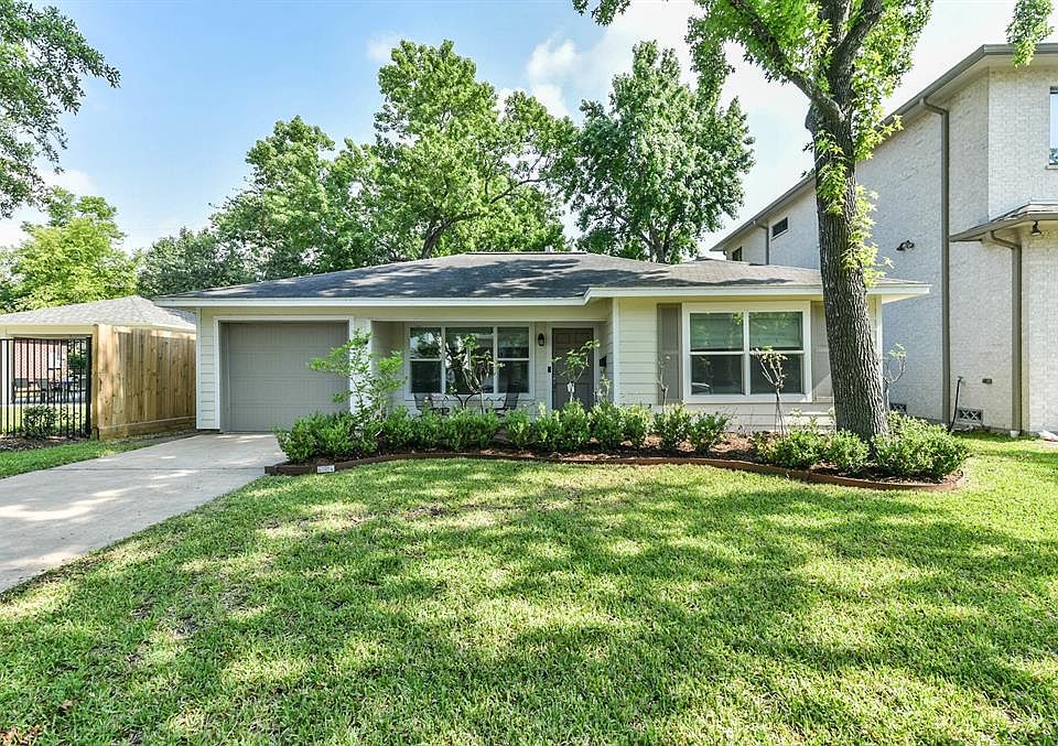 Welcome to this charming home in Bellaire!