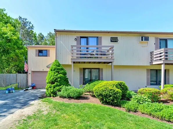 5 Surrey Ln Unit 5, Buzzards Bay, MA 02532