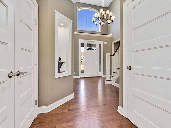 5th image of 3195 Oakmont Cir