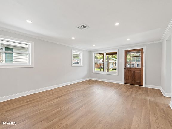 5th image of 216 Allen St