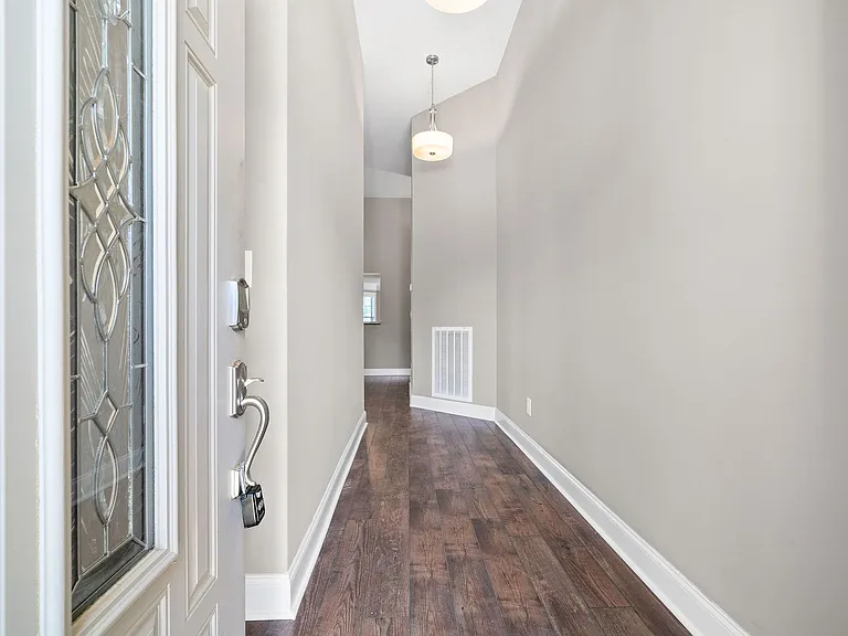 515 Sourwood Dr — Photo 4