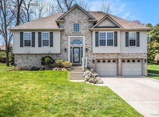16216 Pine Lake Forest Dr, Linden, MI