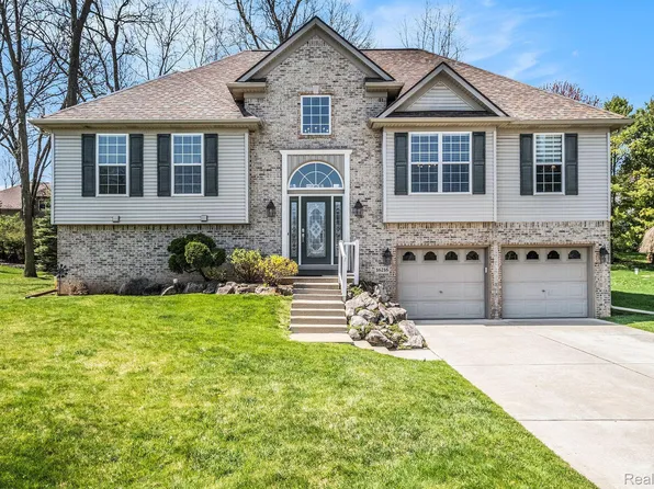 16216 Pine Lake Forest Dr, Linden, MI 48451