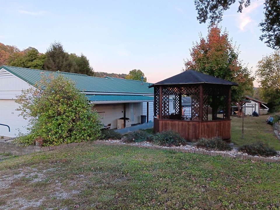 2nd image of 404 Batham Ln