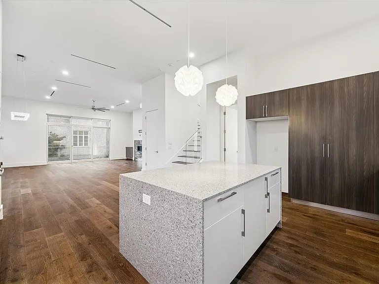 1430 Lake Pointe Pkwy — Photo 5