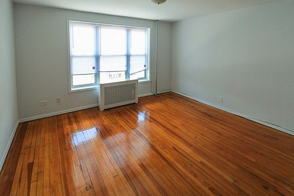 1st image of 4605 30th Ave Bsmt 2