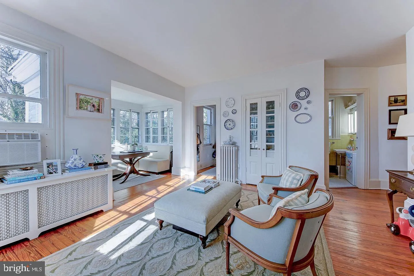 3 bed, 1.0 bath, 1150 sqft, $3,800 — Photo 2