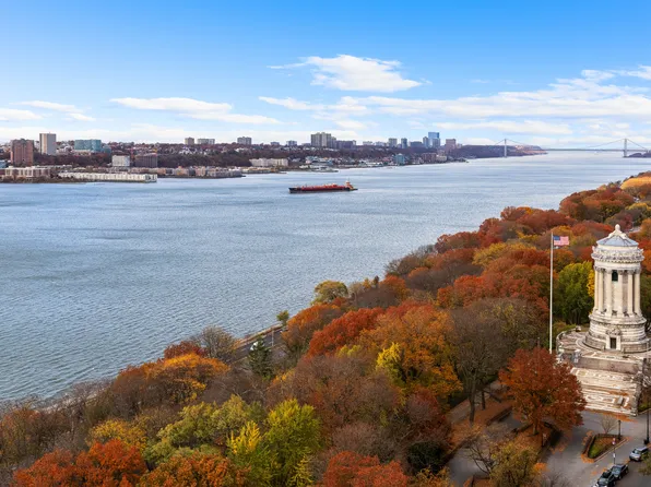 140 Riverside Drive image 4 of 16