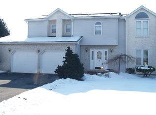 5585 Montauk Ln, Bethlehem, PA 18017