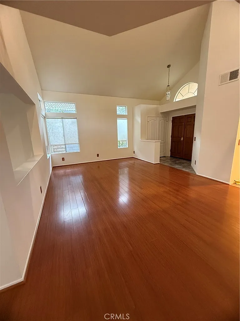 3 bed, 2.5 bath, 1864 sqft, $4,400 — Photo 4