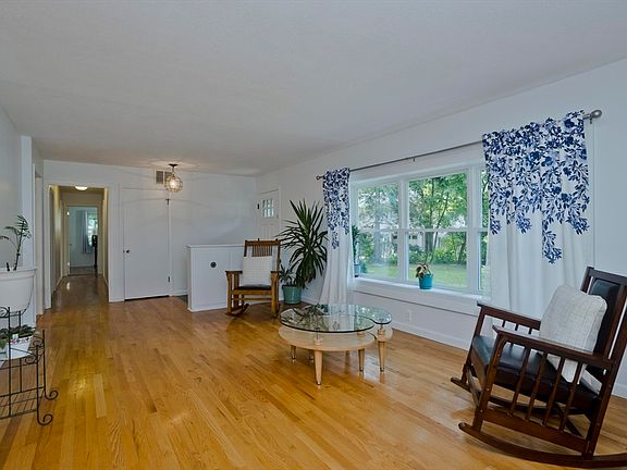 5th image of 271 Brookwood Dr