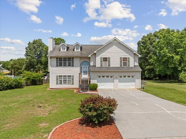143 Honeysuckle Dr SE, Calhoun, GA 30701