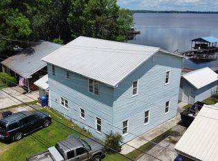 2202 Canal Cove Rd, Lake Waccamaw, NC 28450