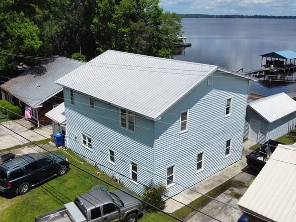 2202 Canal Cove Road, Lake Waccamaw, NC 28450