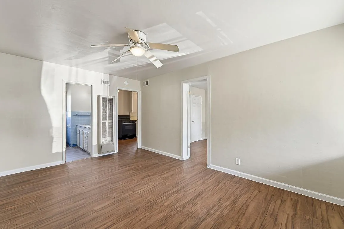 139 W 18th St - 7 — Photo 3