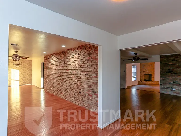 101 Highland Oaks Dr — Photo 3