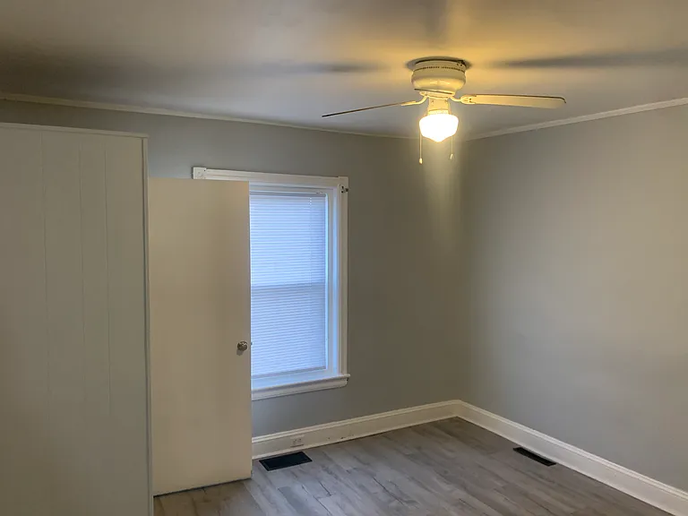 229 W Diamond St — Photo 8