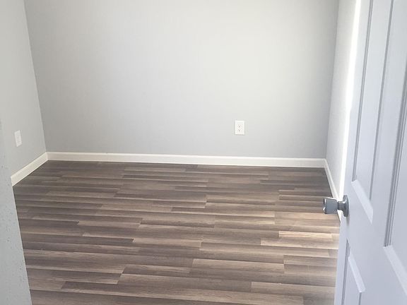 2nd image of 604 2nd St E