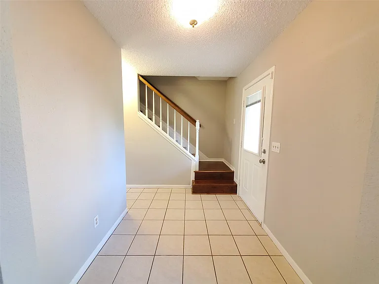 3323 Green Fields Dr — Photo 6