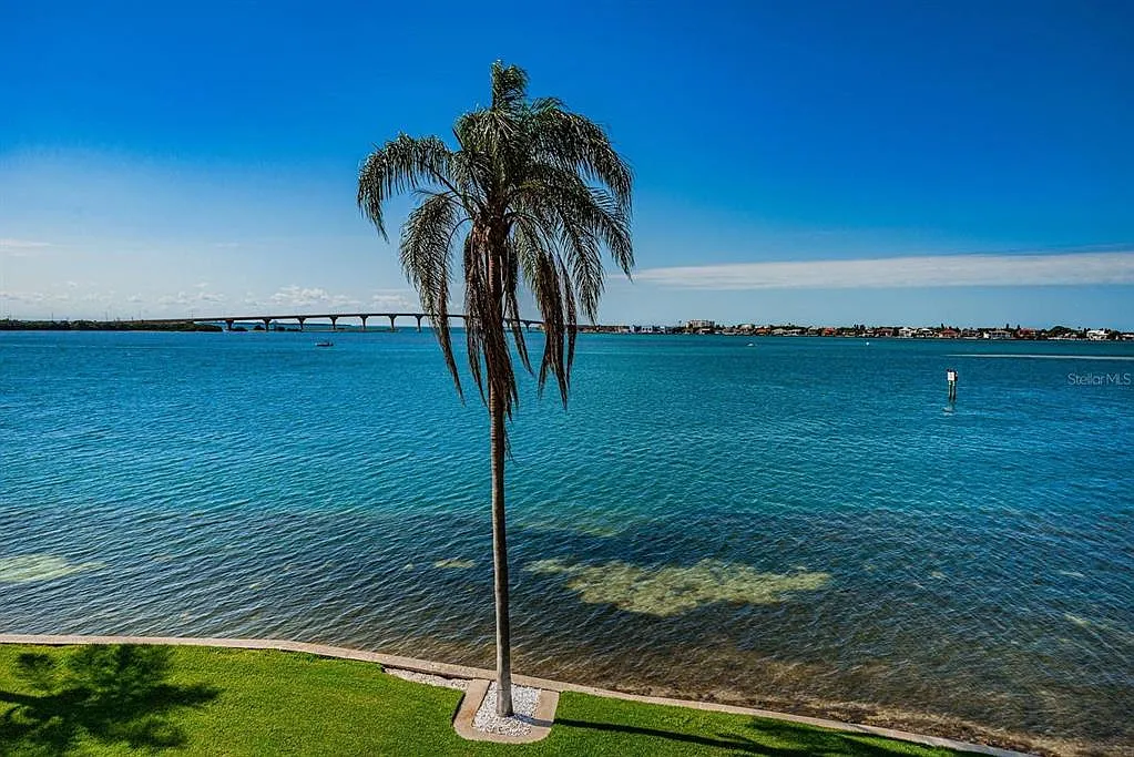 2 bed, 2.0 bath, 1185 sqft, $5,930 — Photo 1