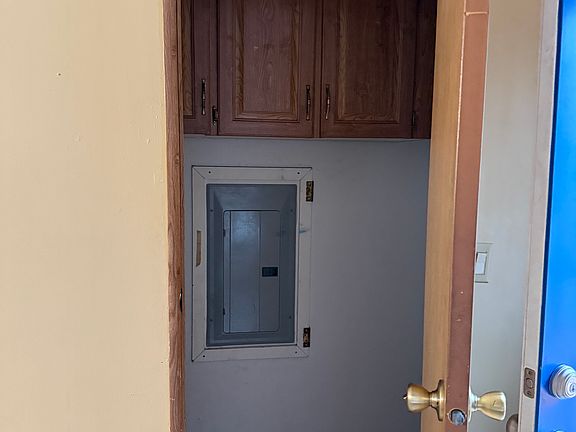 2nd image of 822 Dawn Ave