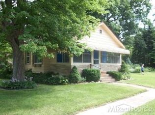 303 Hickory St, Troy, MI 48083
