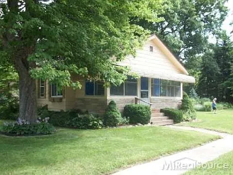 303 Hickory St photo 1
