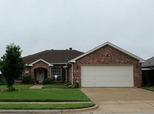 725 Mesa Vista Dr, Crowley, TX 76036