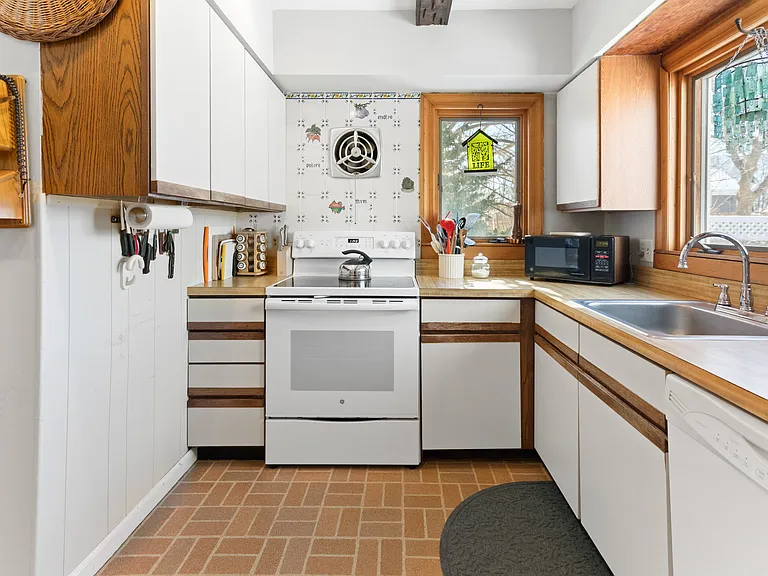 57 Dale St — Photo 10