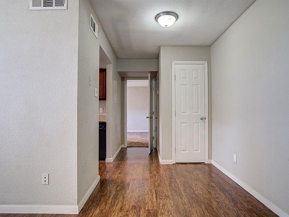 4th image of 400 N Cedar Ave