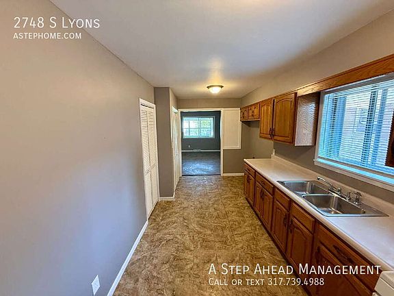 4th image of 2748 S Lyons Ave