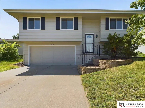 2031 W Cove Ct, Lincoln, NE 68522